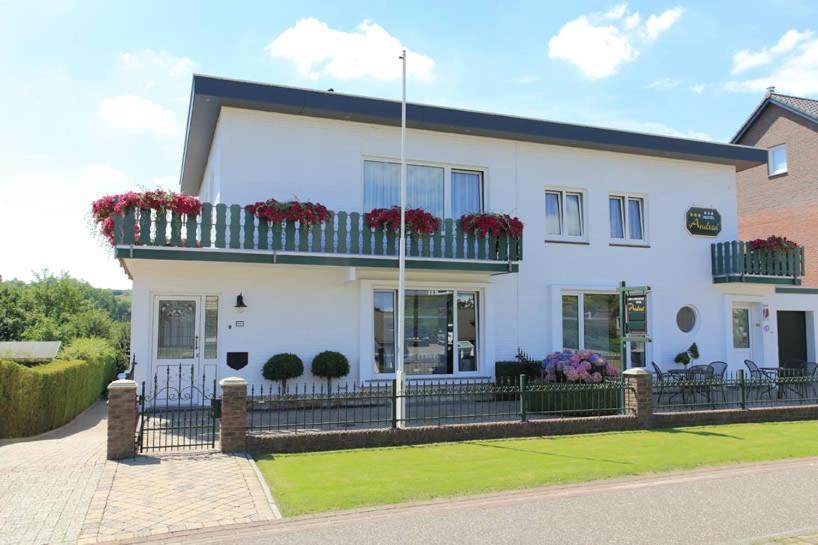 Panorama Sousberg B&B En Appartementen Schin op Geul Exterior photo